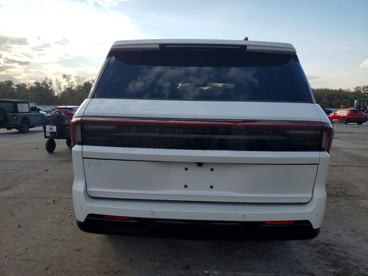 2025 LINCOLN NAVIGATOR RESERVE photo 6