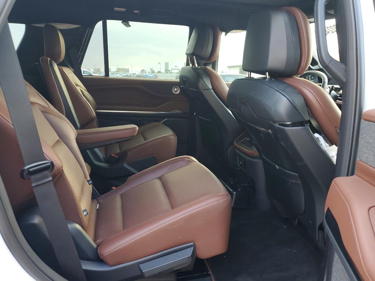 2025 LINCOLN NAVIGATOR RESERVE photo 11