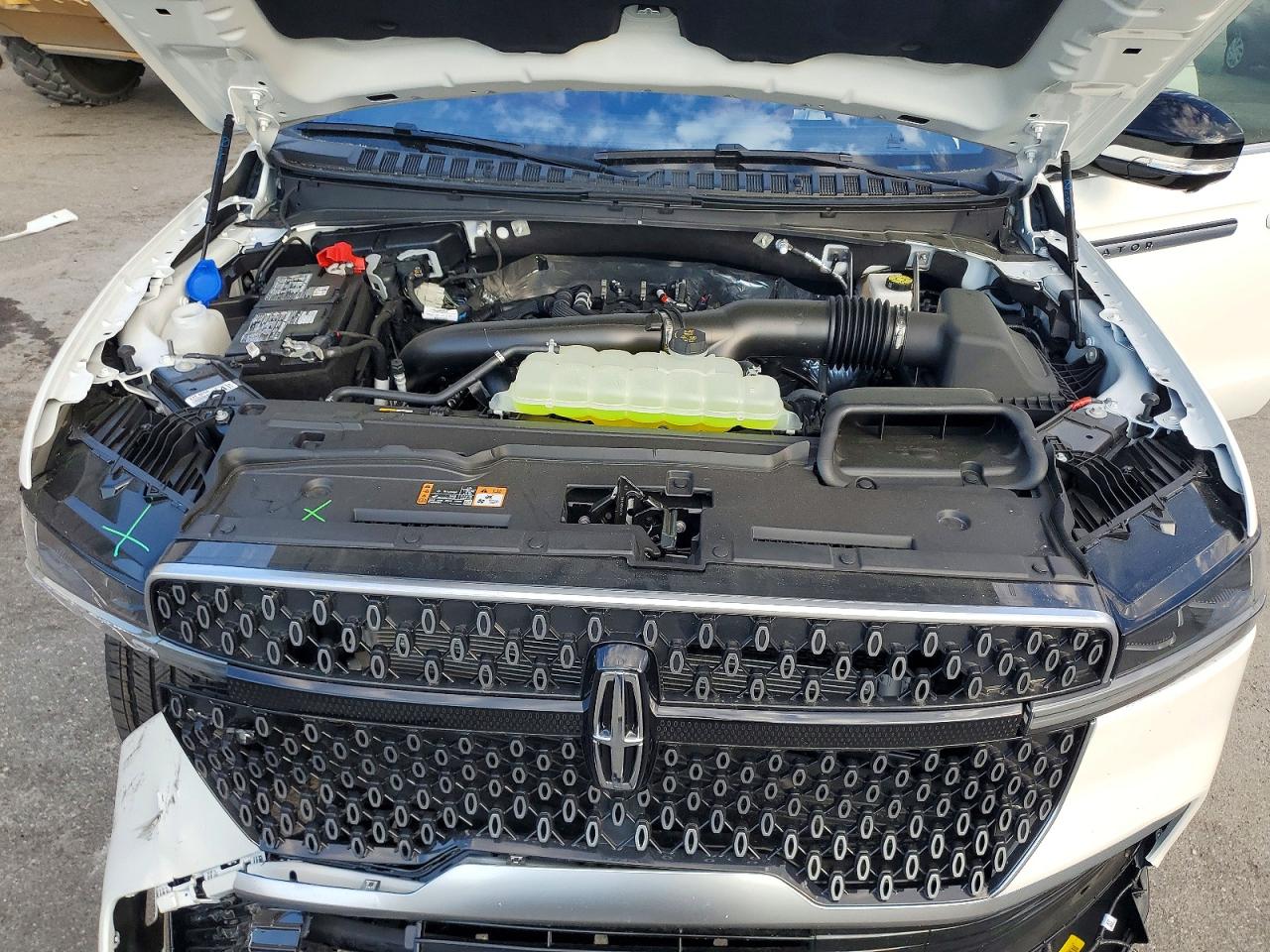 2025 LINCOLN NAVIGATOR RESERVE photo 12