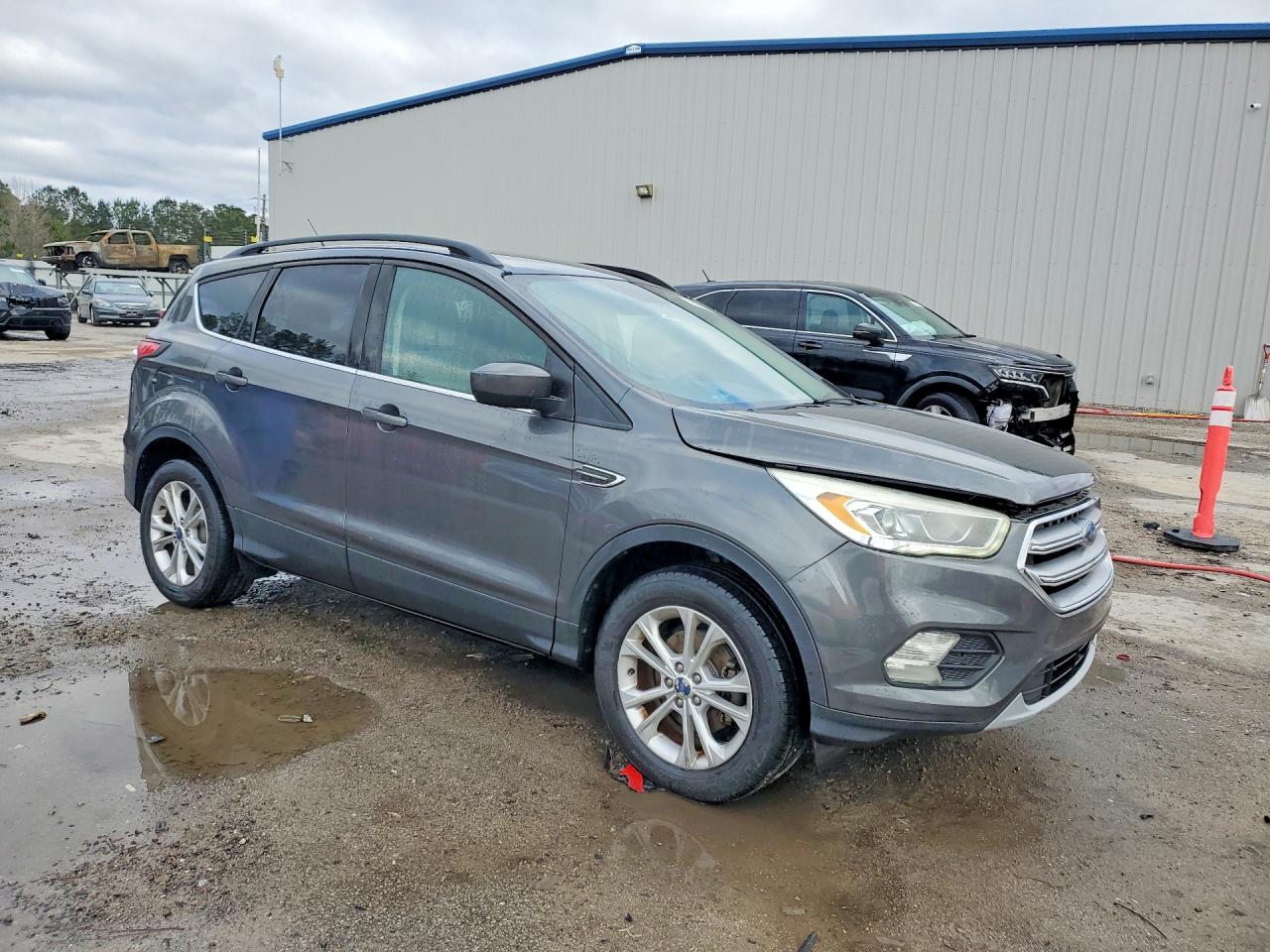 2017 FORD ESCAPE SE photo 4