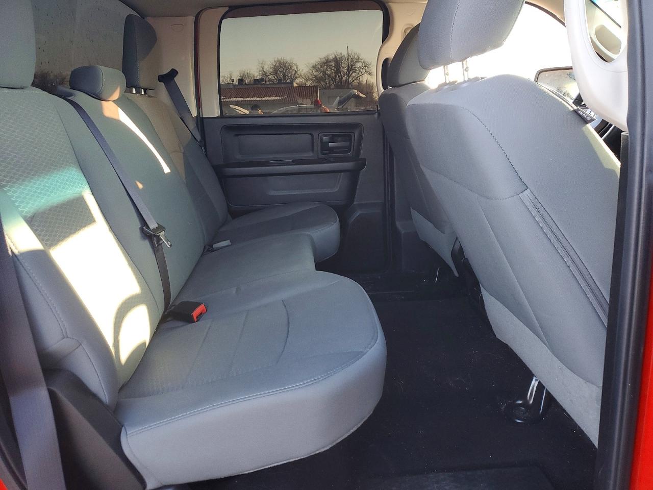 2015 RAM 1500 ST photo 28