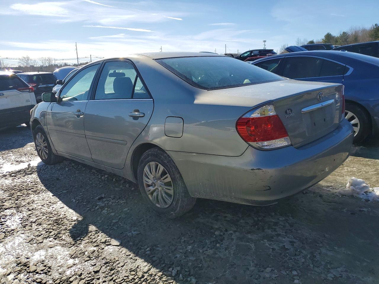 2005 TOYOTA CAMRY LE photo 3