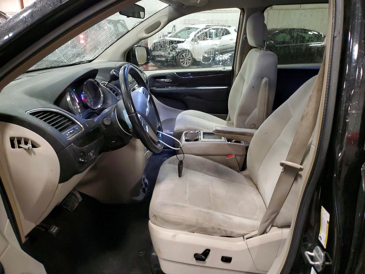 2011 CHRYSLER TOWN & COUNTRY TOURING photo 7