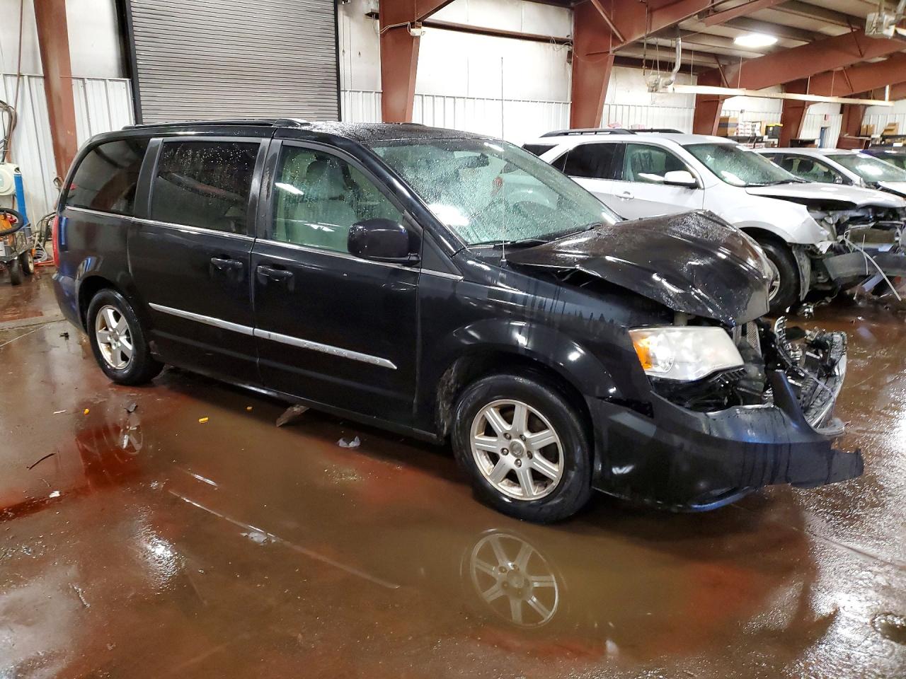 2011 CHRYSLER TOWN & COUNTRY TOURING photo 4