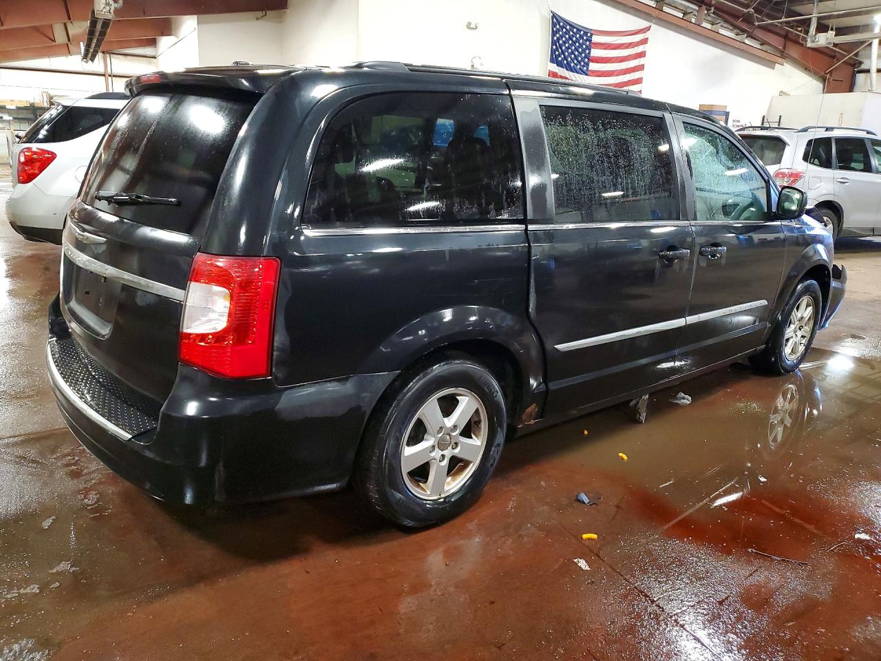 2011 CHRYSLER TOWN & COUNTRY TOURING photo 3