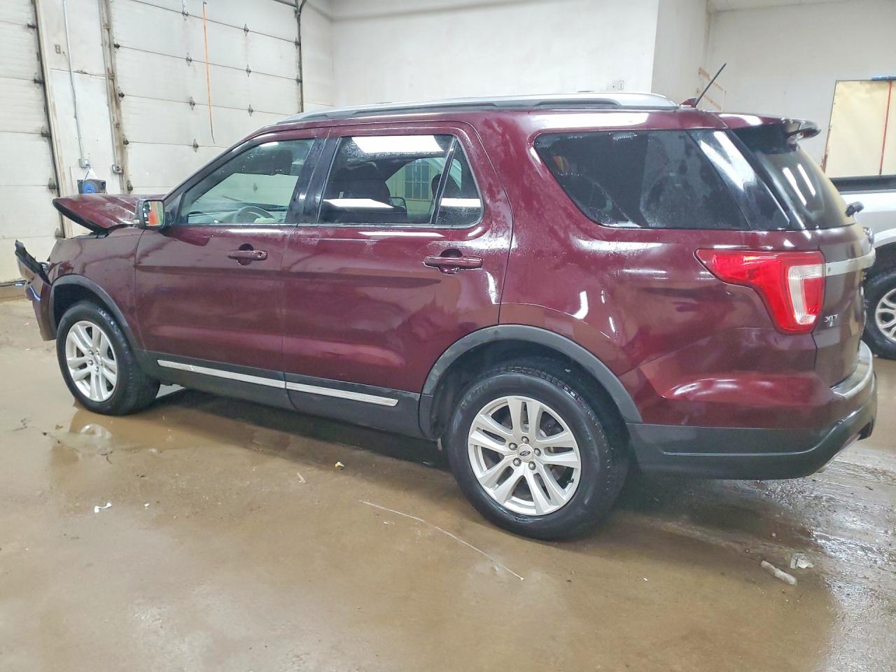 2018 FORD EXPLORER XLT photo 2