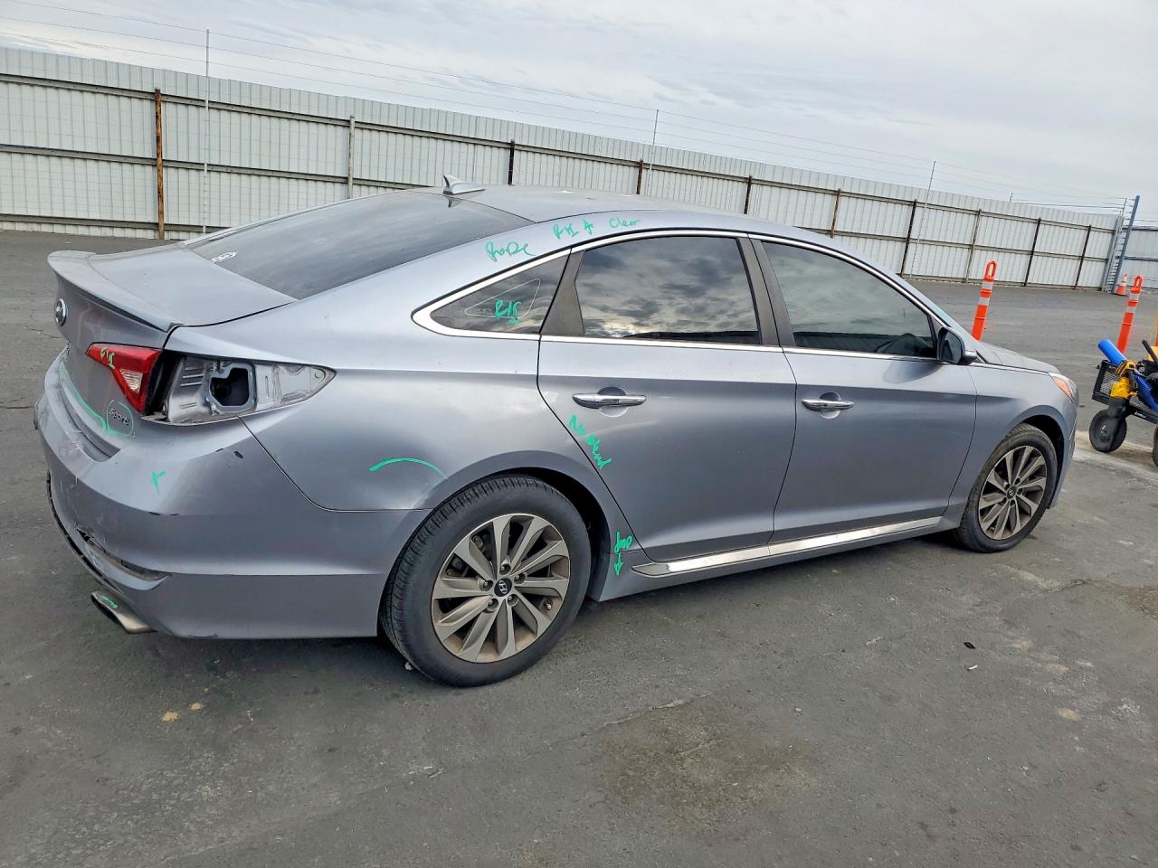 2015 HYUNDAI SONATA SPORT photo 3