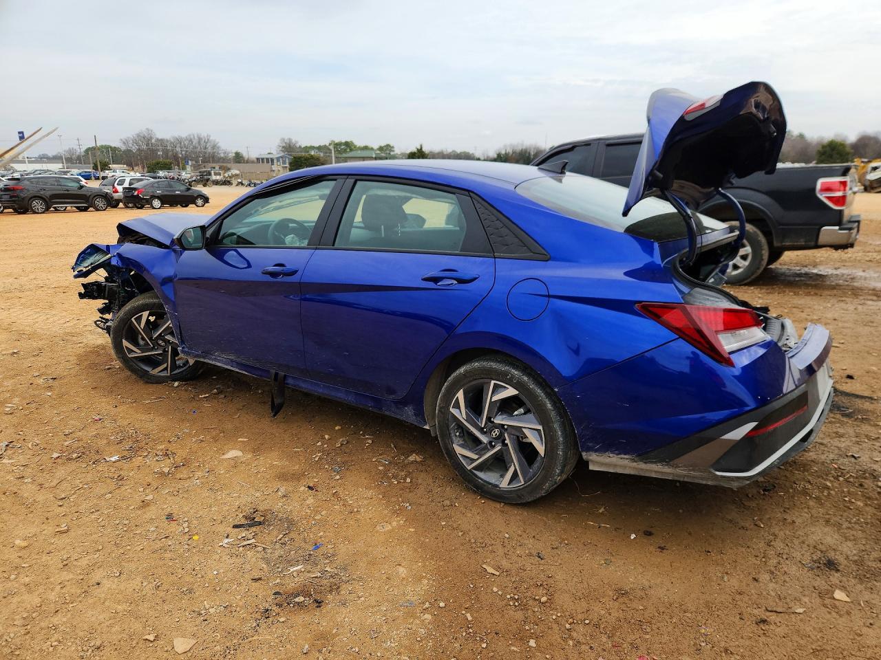 2025 HYUNDAI ELANTRA SEL SPORT photo 2