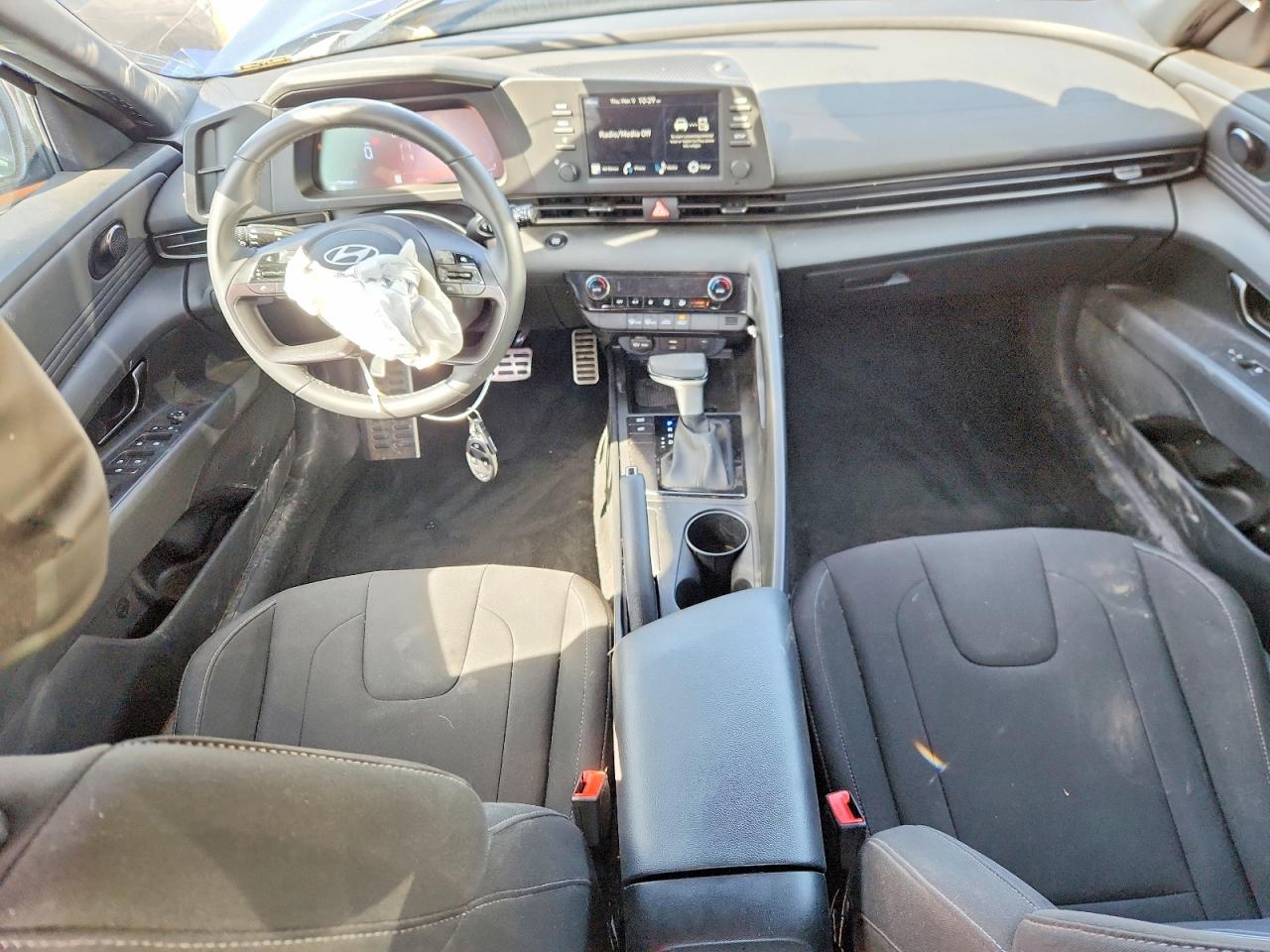 2025 HYUNDAI ELANTRA SEL SPORT photo 8