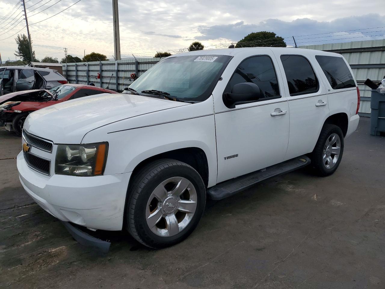 2011 CHEVROLET TAHOE SPECIAL photo 2