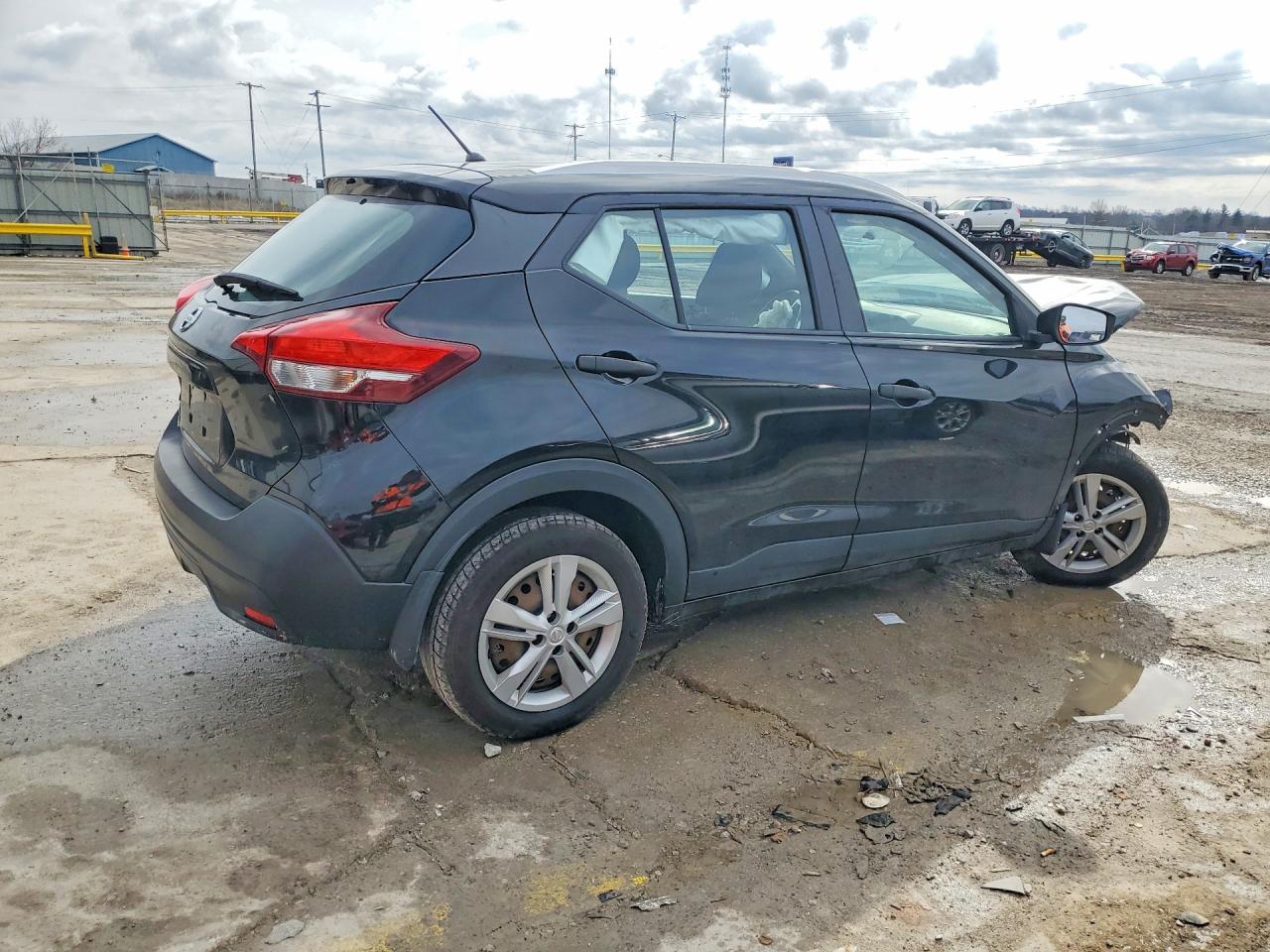 2018 NISSAN KICKS S photo 3