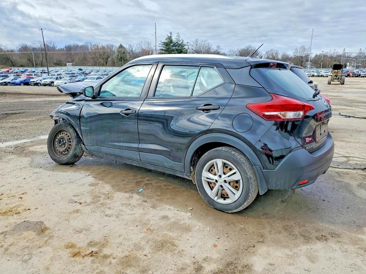 2018 NISSAN KICKS S photo 2