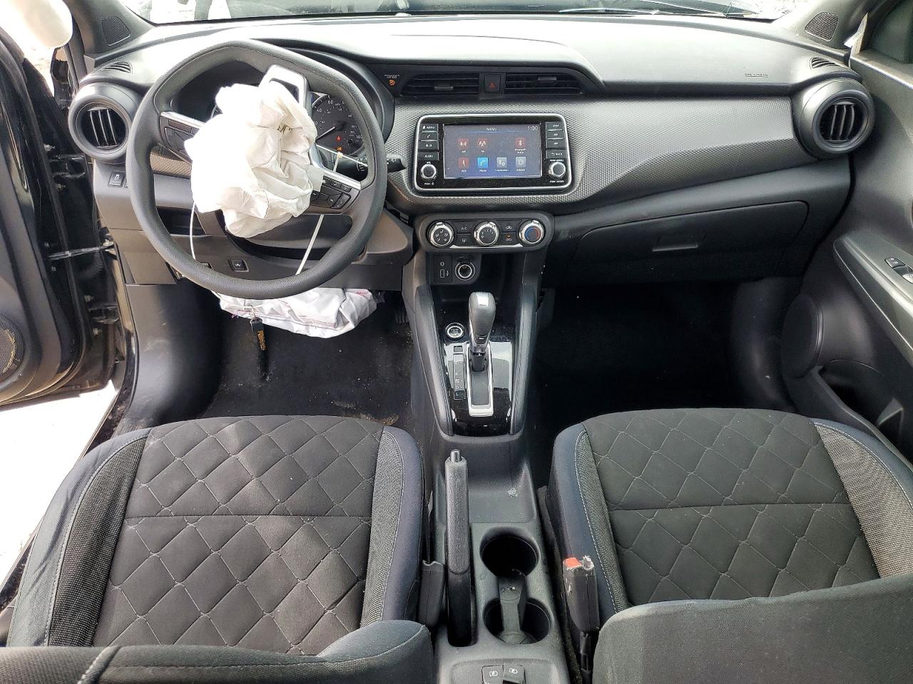 2018 NISSAN KICKS S photo 8
