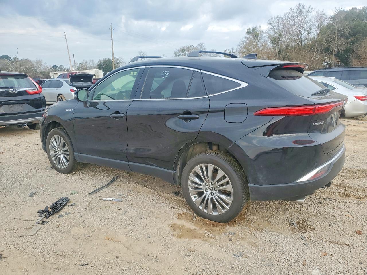 2021 TOYOTA VENZA LE photo 3