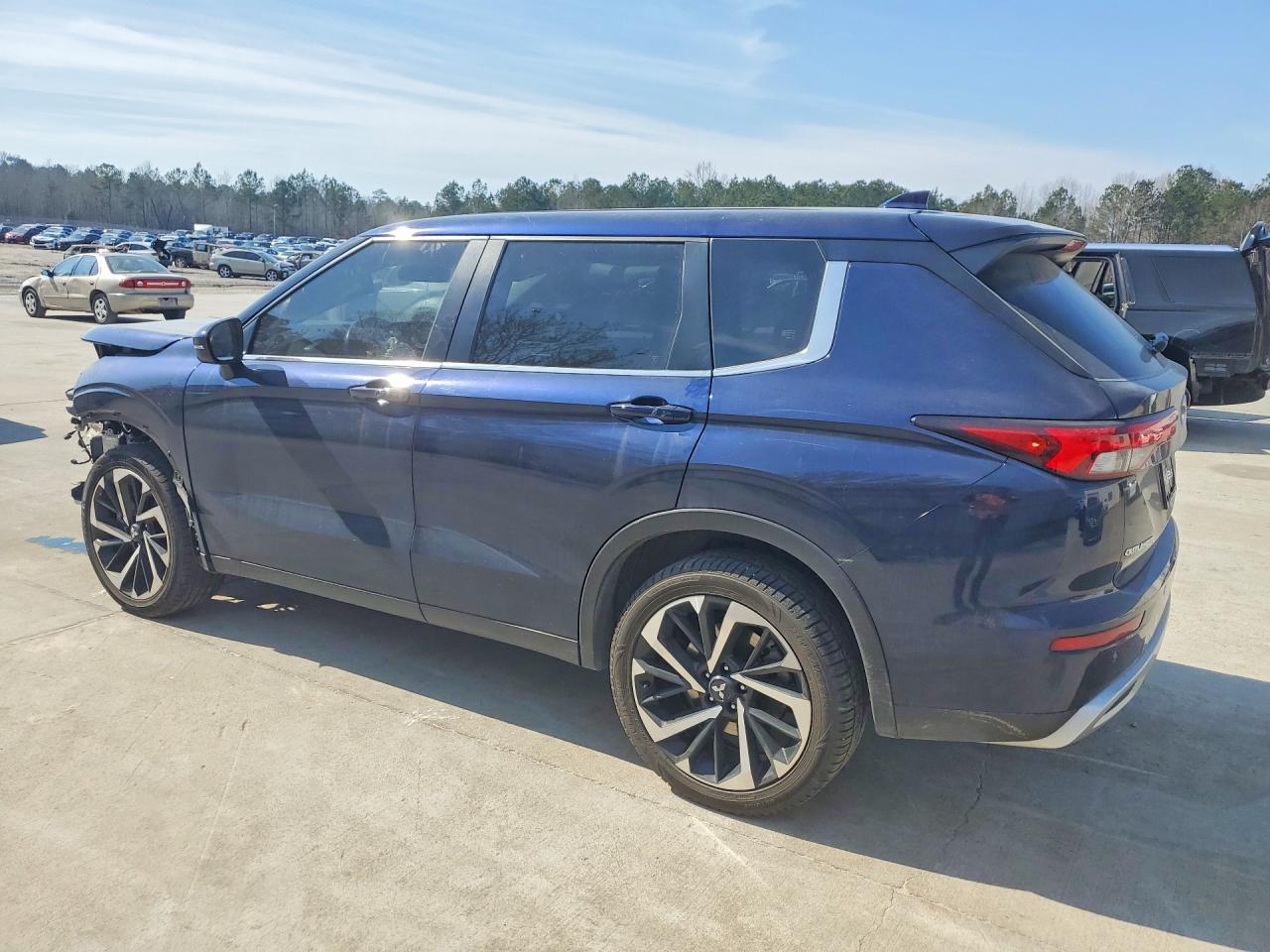 2024 MITSUBISHI OUTLANDER SE photo 4