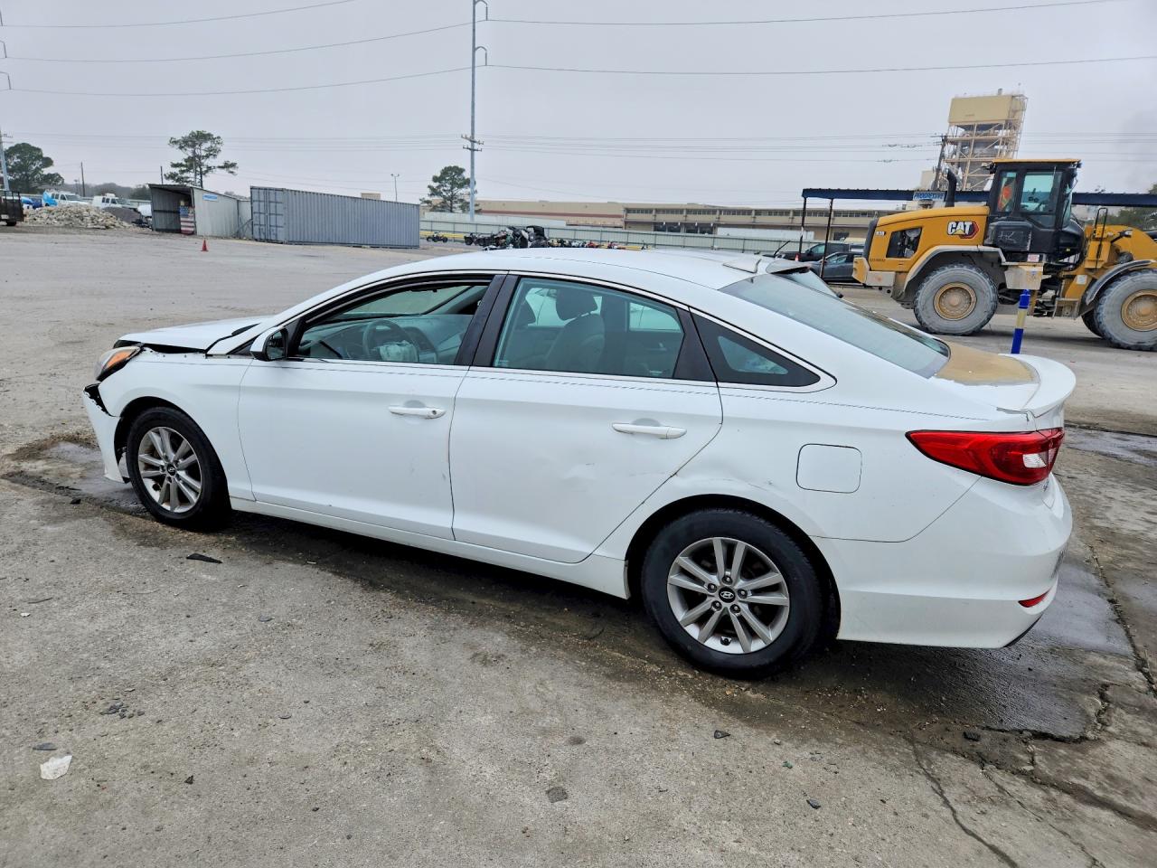 2015 HYUNDAI SONATA SE photo 2