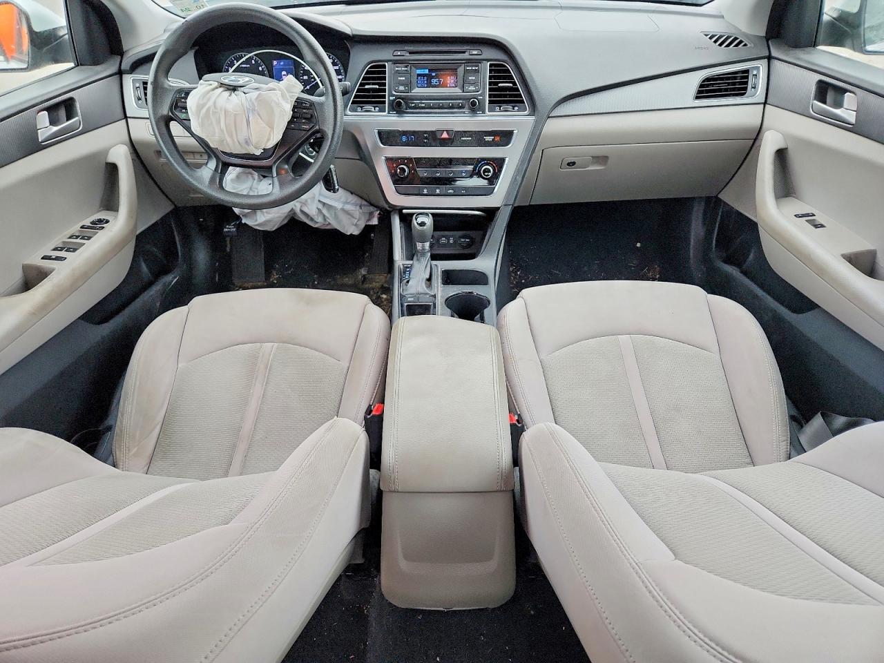 2015 HYUNDAI SONATA SE photo 8