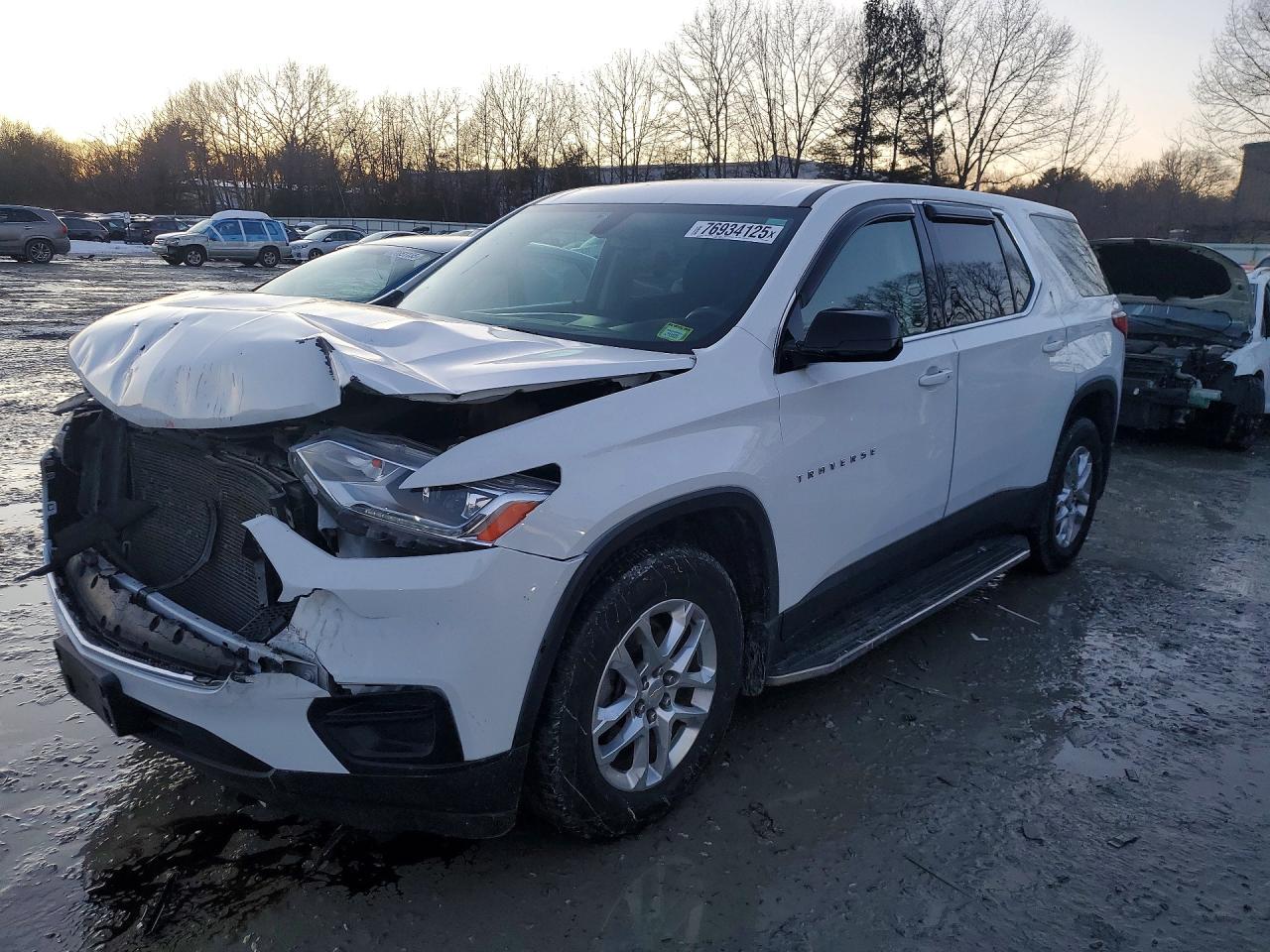 2020 CHEVROLET TRAVERSE LS photo 2