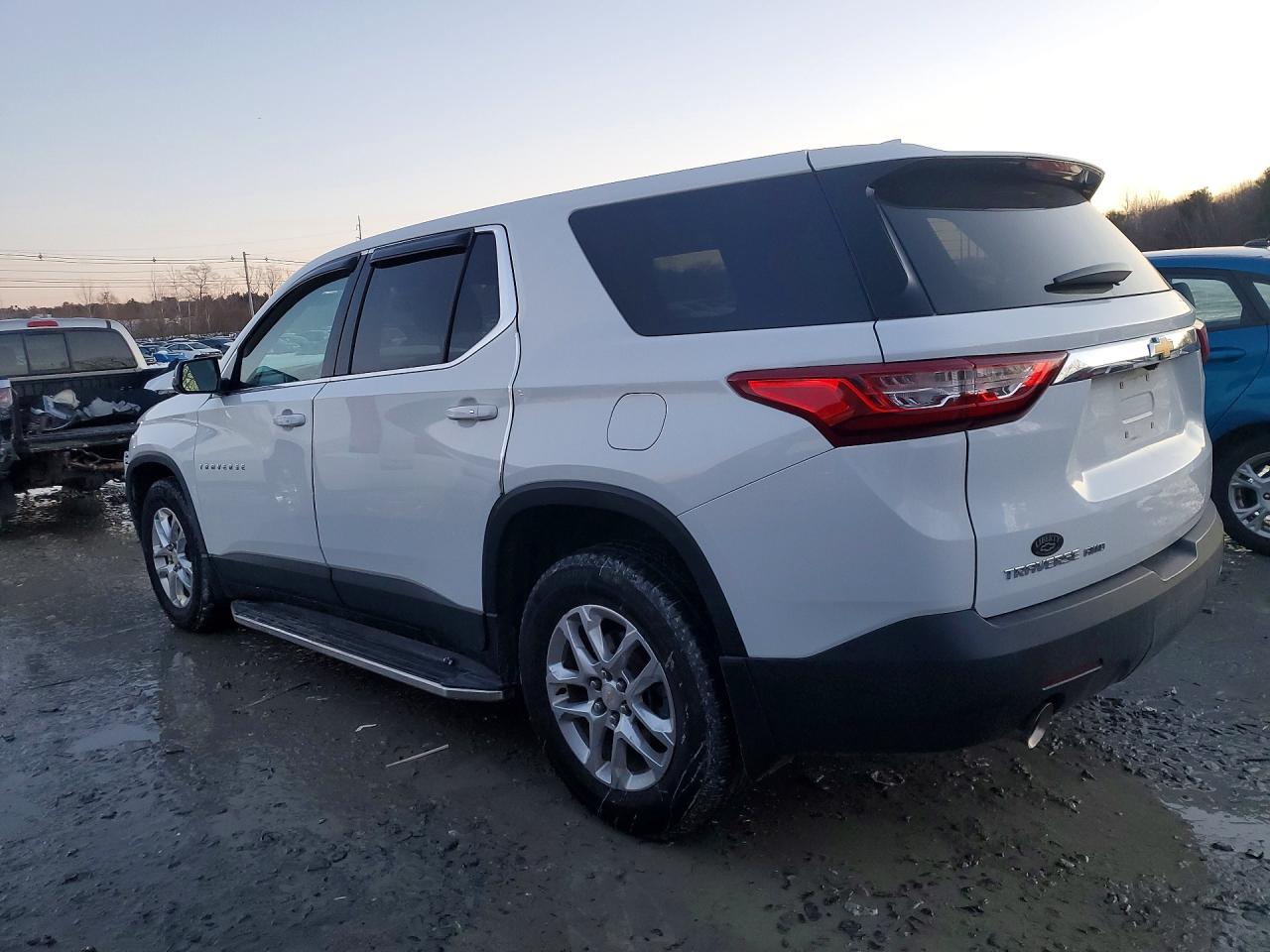 2020 CHEVROLET TRAVERSE LS photo 3