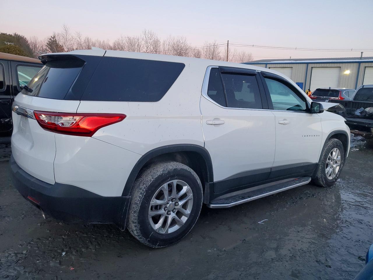 2020 CHEVROLET TRAVERSE LS photo 5