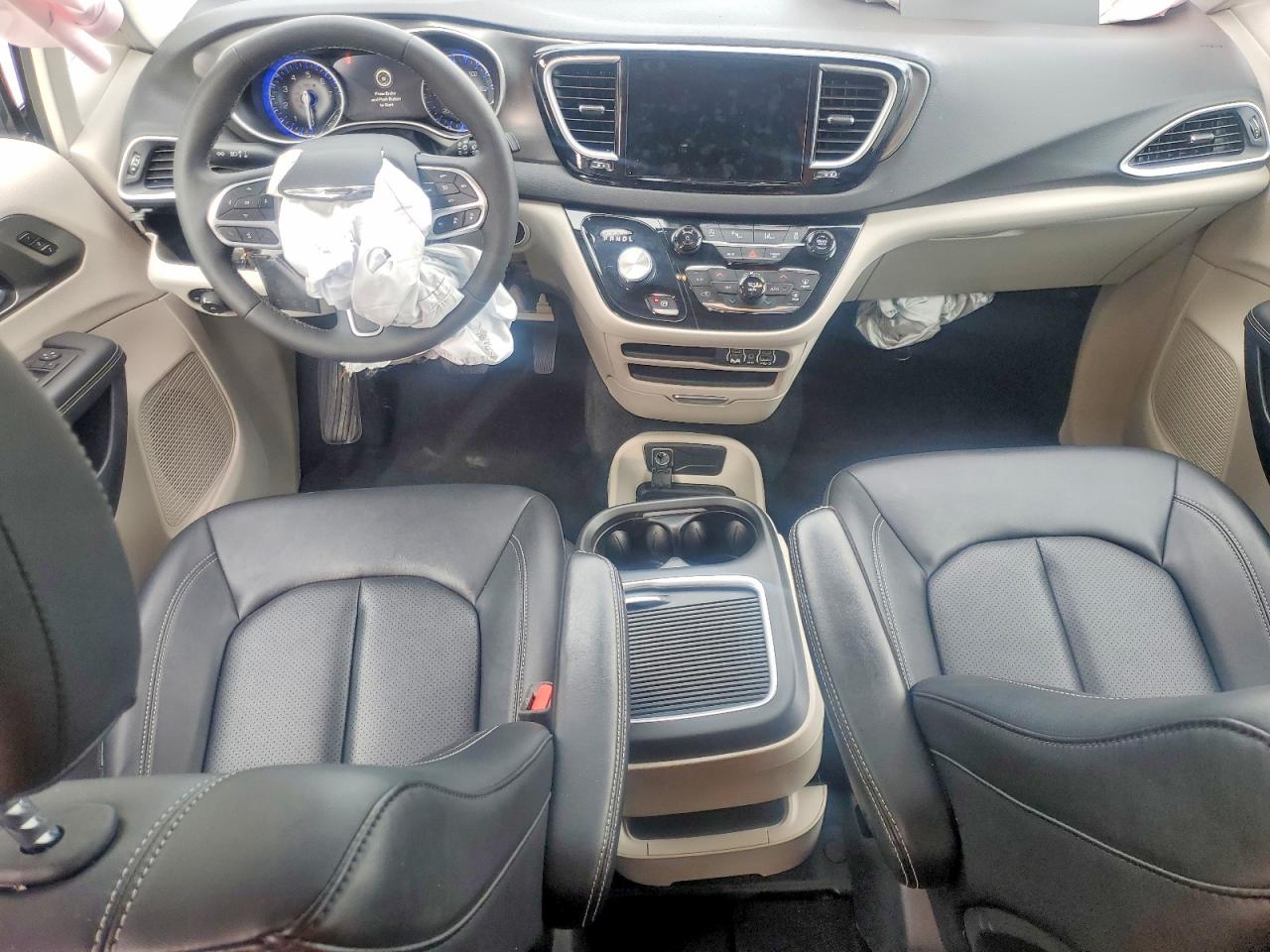 2024 CHRYSLER PACIFICA TOURING L photo 8