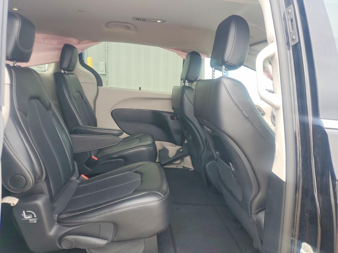 2024 CHRYSLER PACIFICA TOURING L photo 11