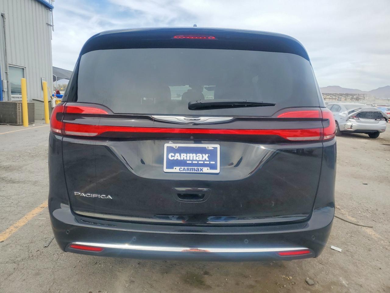 2024 CHRYSLER PACIFICA TOURING L photo 6