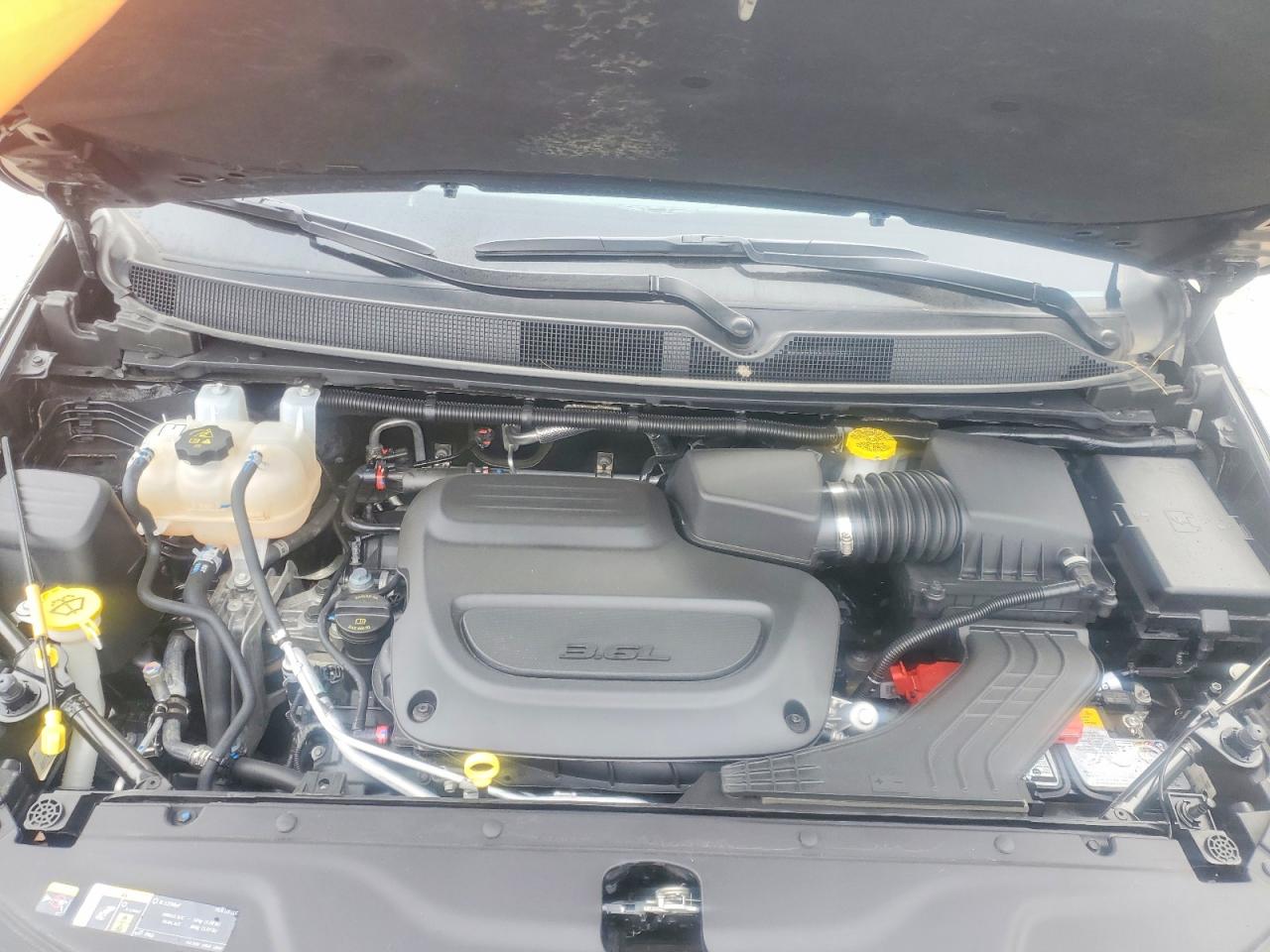 2024 CHRYSLER PACIFICA TOURING L photo 12