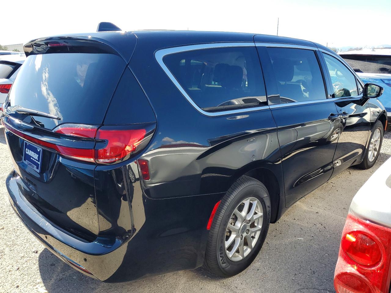 2024 CHRYSLER PACIFICA TOURING L photo 3