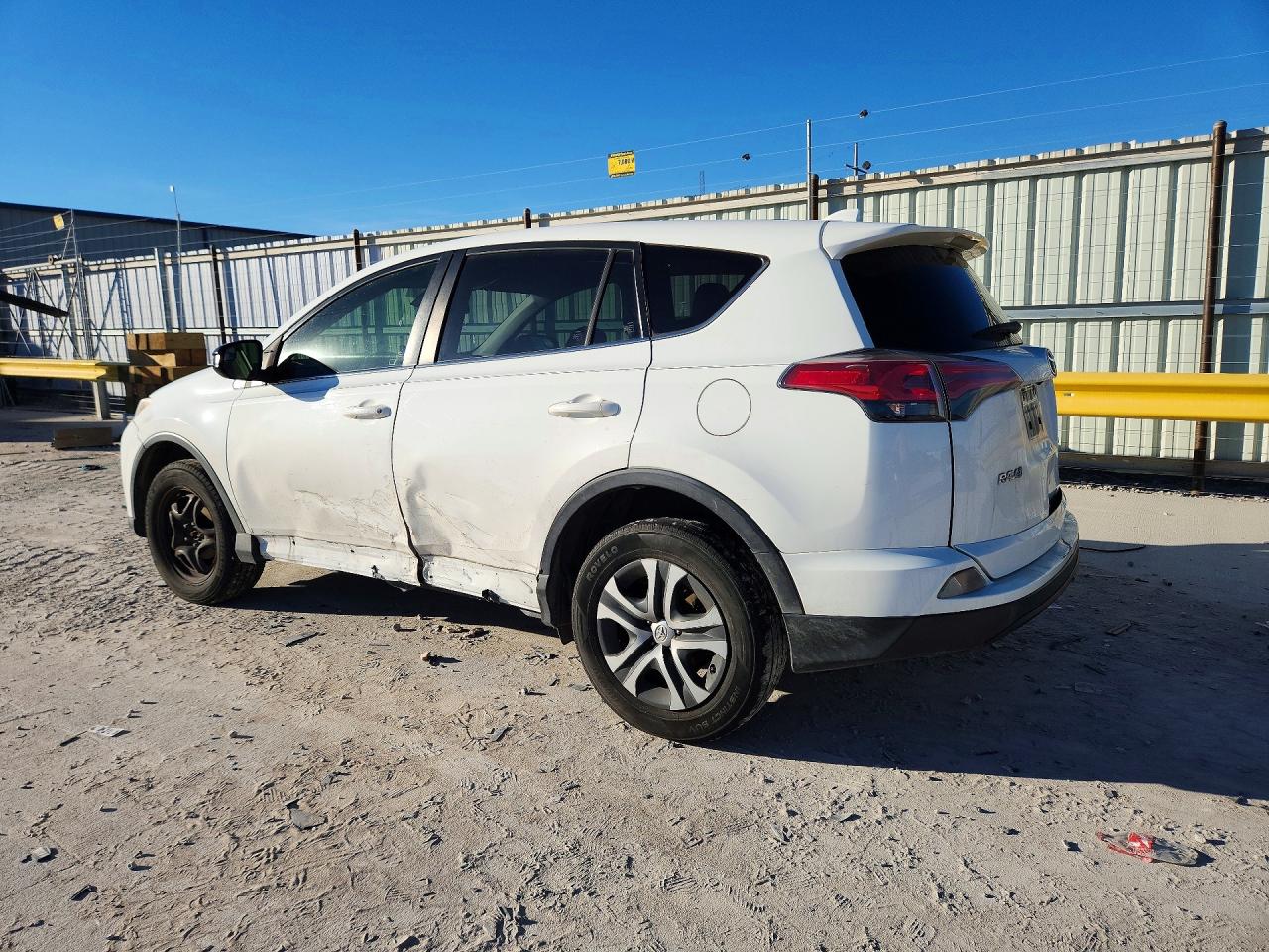 2018 TOYOTA RAV4 LE photo 4