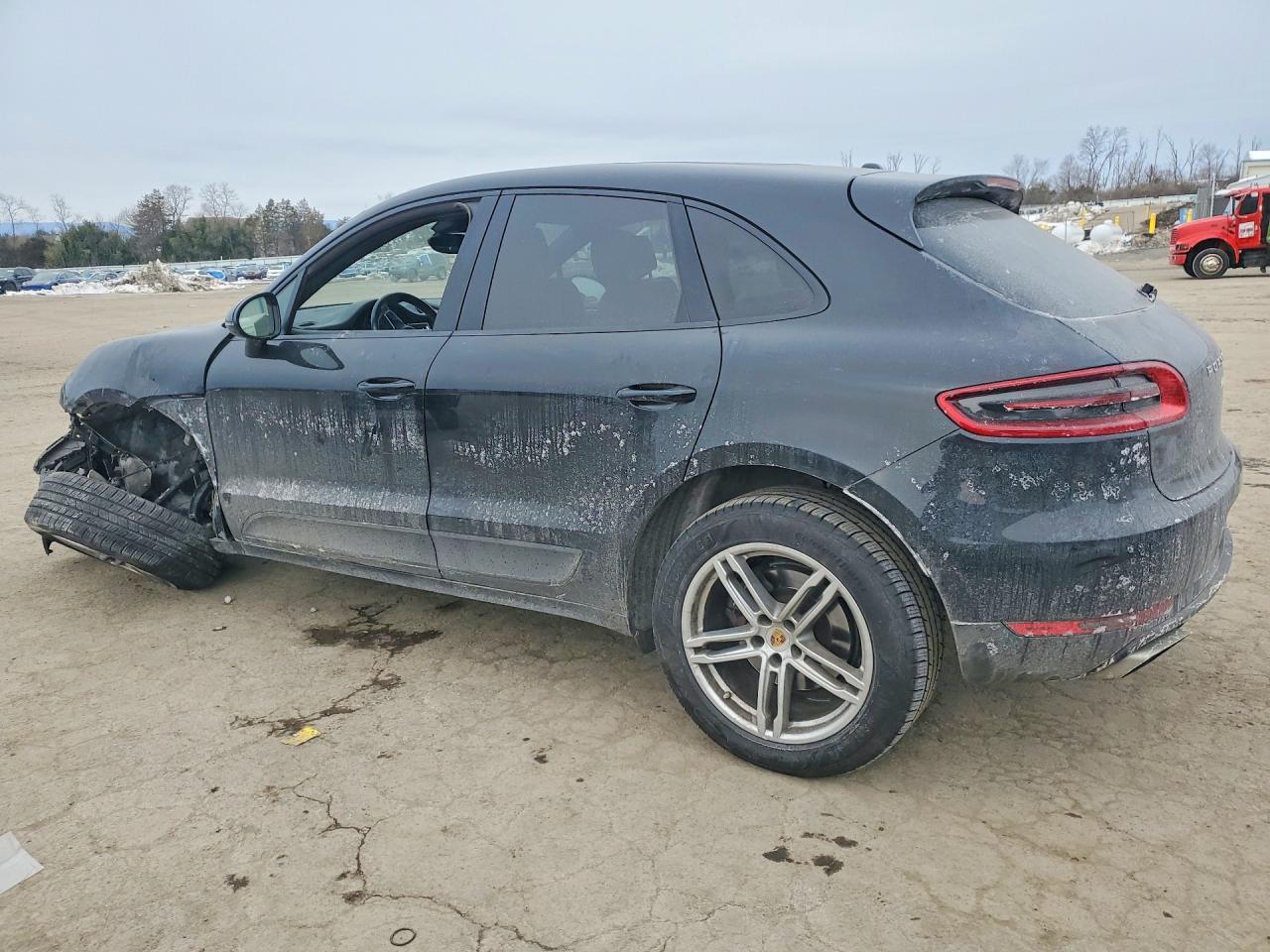 2018 PORSCHE MACAN photo 2