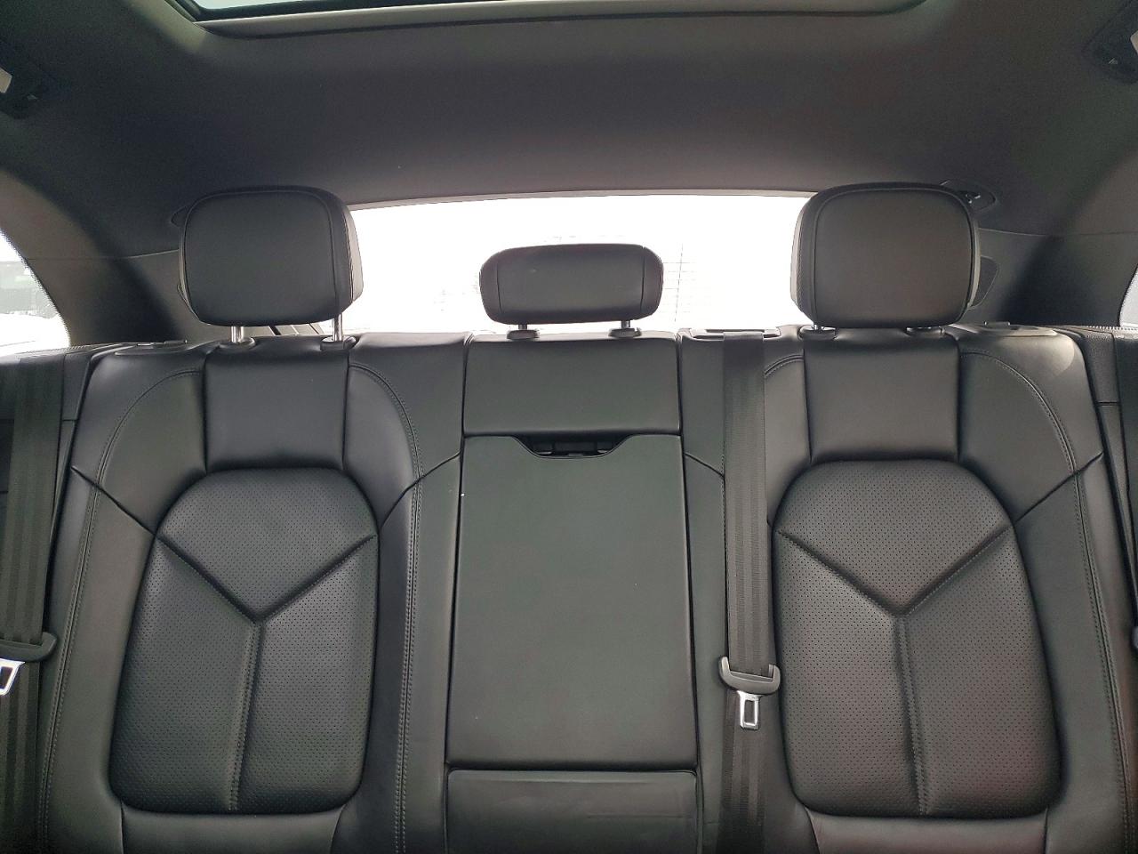 2018 PORSCHE MACAN photo 10