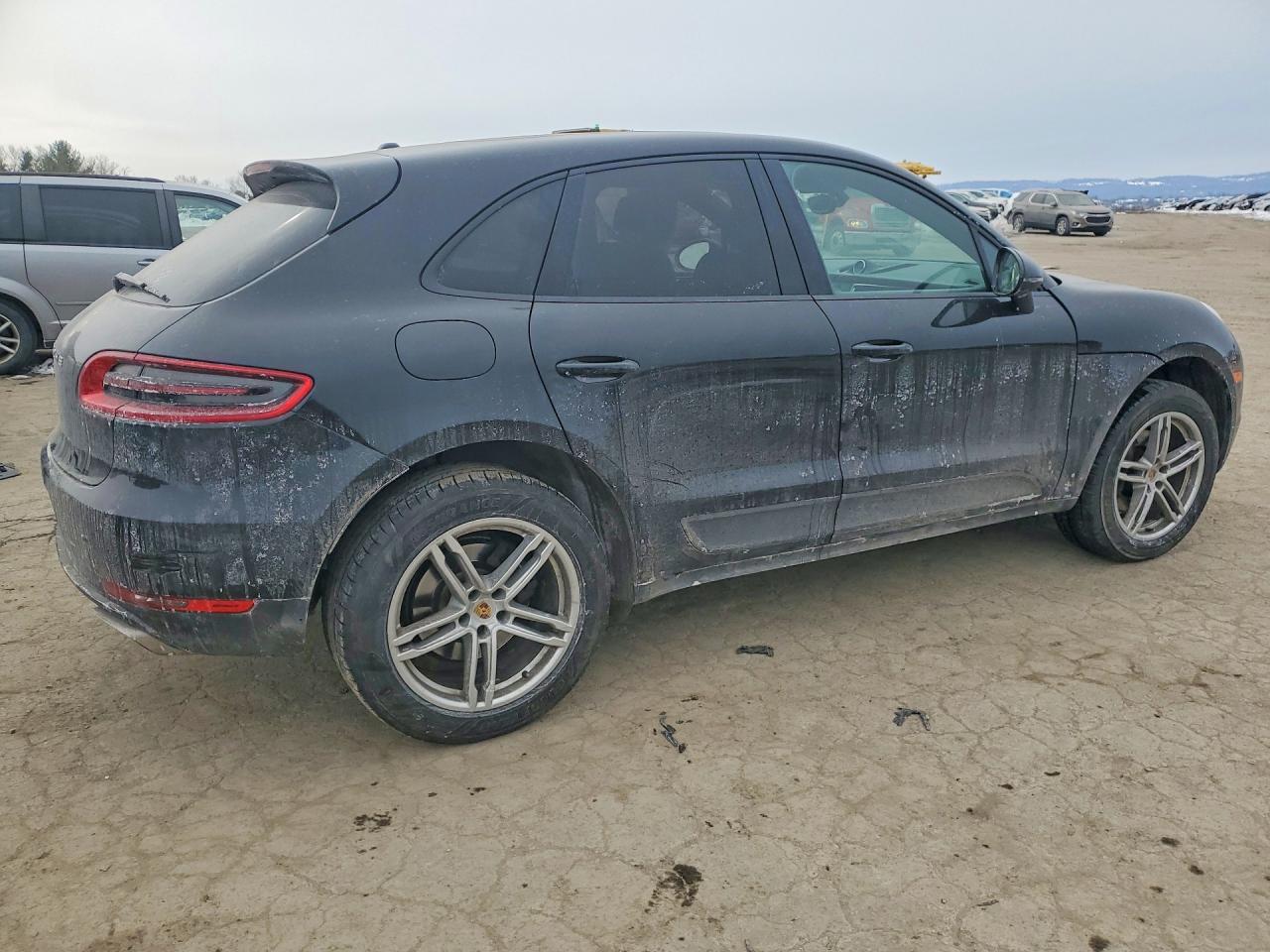 2018 PORSCHE MACAN photo 3