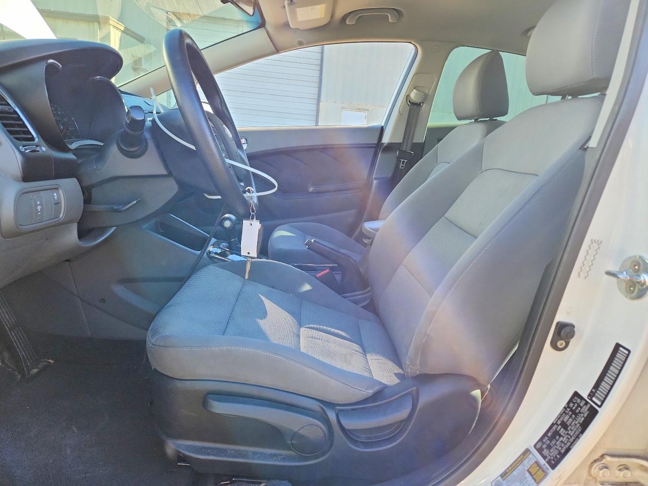 2017 KIA FORTE LX photo 19