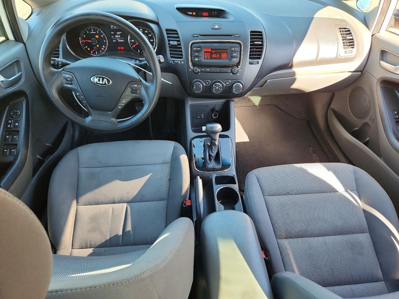 2017 KIA FORTE LX photo 22