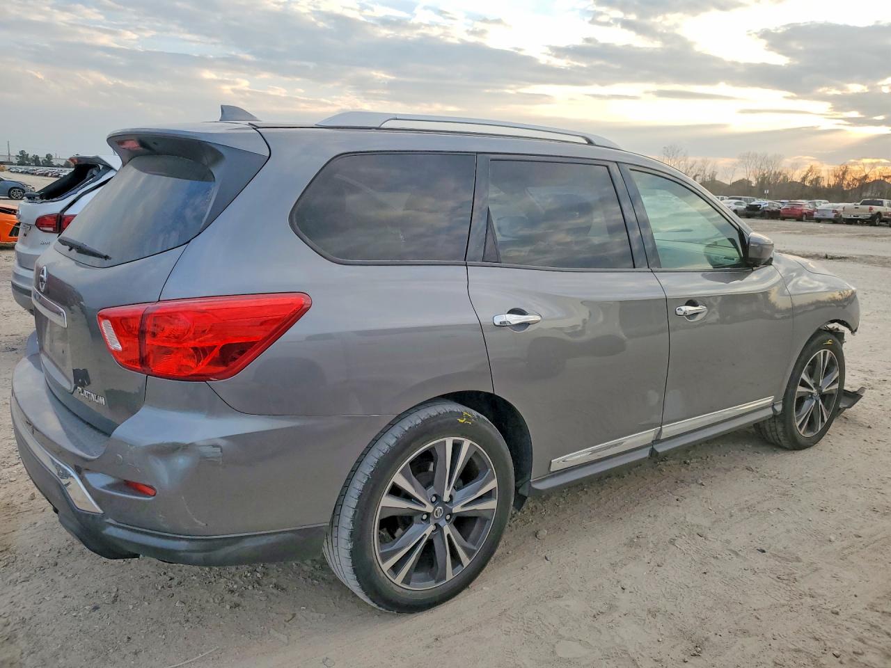 2020 NISSAN PATHFINDER PLATINUM photo 5