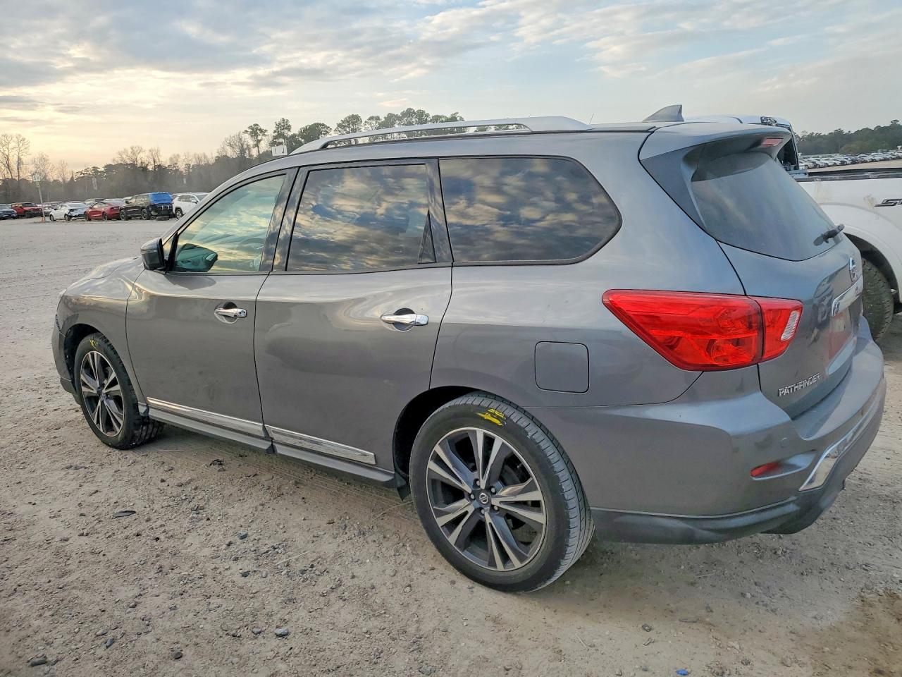 2020 NISSAN PATHFINDER PLATINUM photo 3