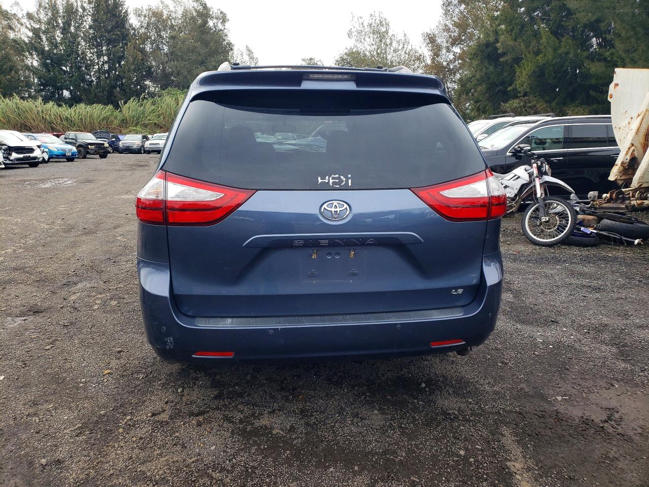 2015 TOYOTA SIENNA LE photo 6