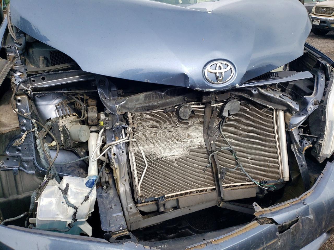 2015 TOYOTA SIENNA LE photo 12