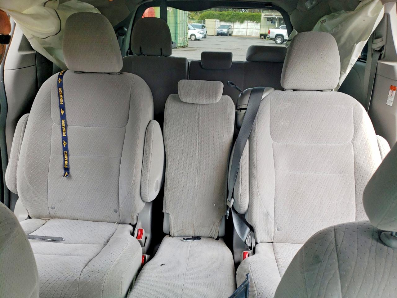 2015 TOYOTA SIENNA LE photo 10