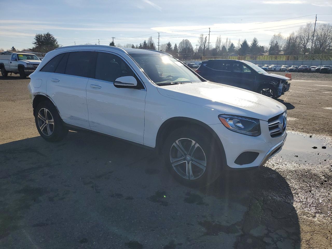 2017 MERCEDES-BENZ GLC 300 4MATIC photo 4