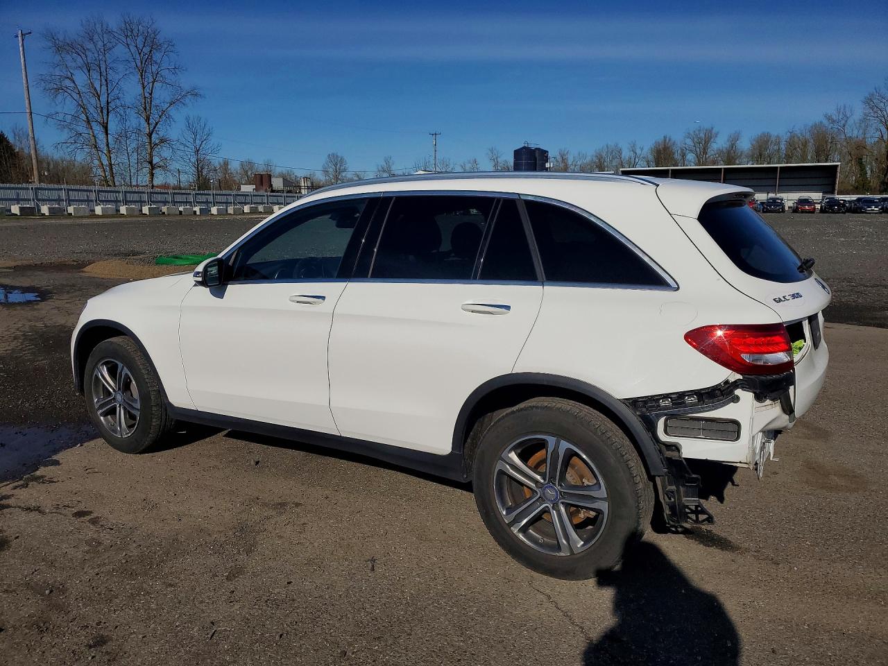 2017 MERCEDES-BENZ GLC 300 4MATIC photo 2
