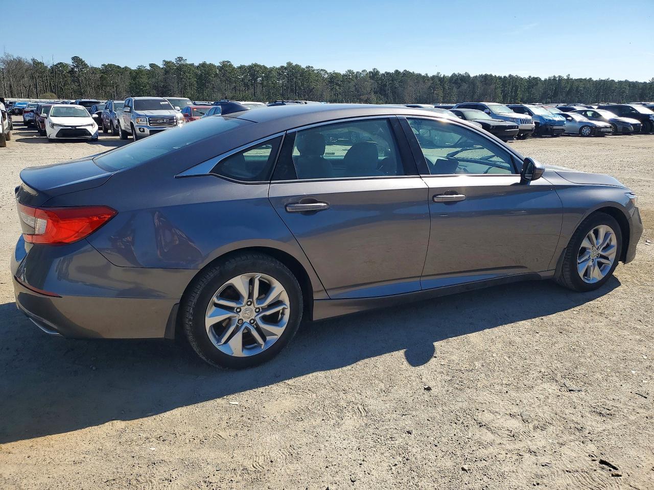 2018 HONDA ACCORD photo 5