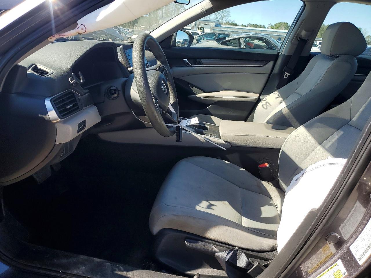 2018 HONDA ACCORD photo 13