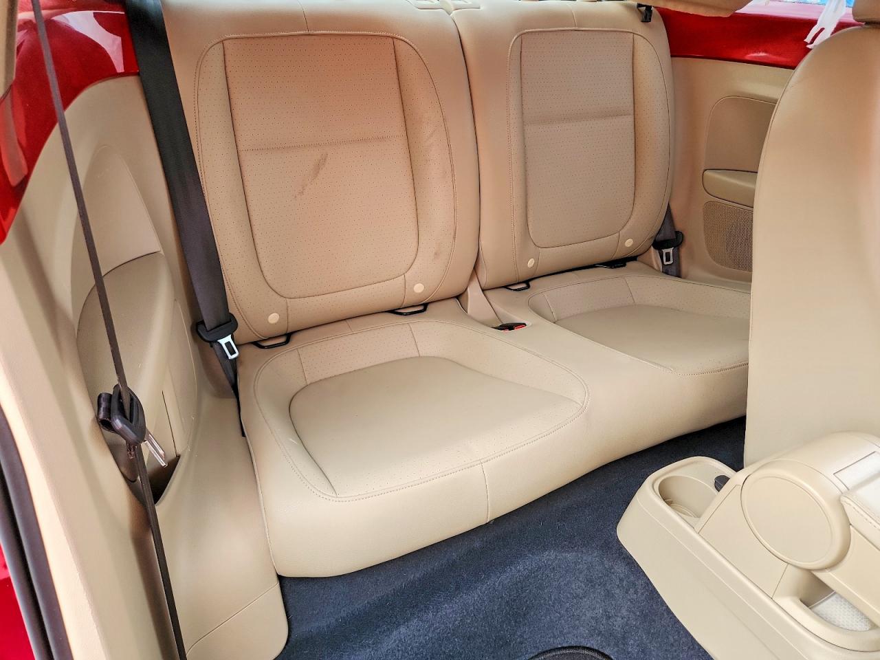 2018 VOLKSWAGEN BEETLE SE photo 19