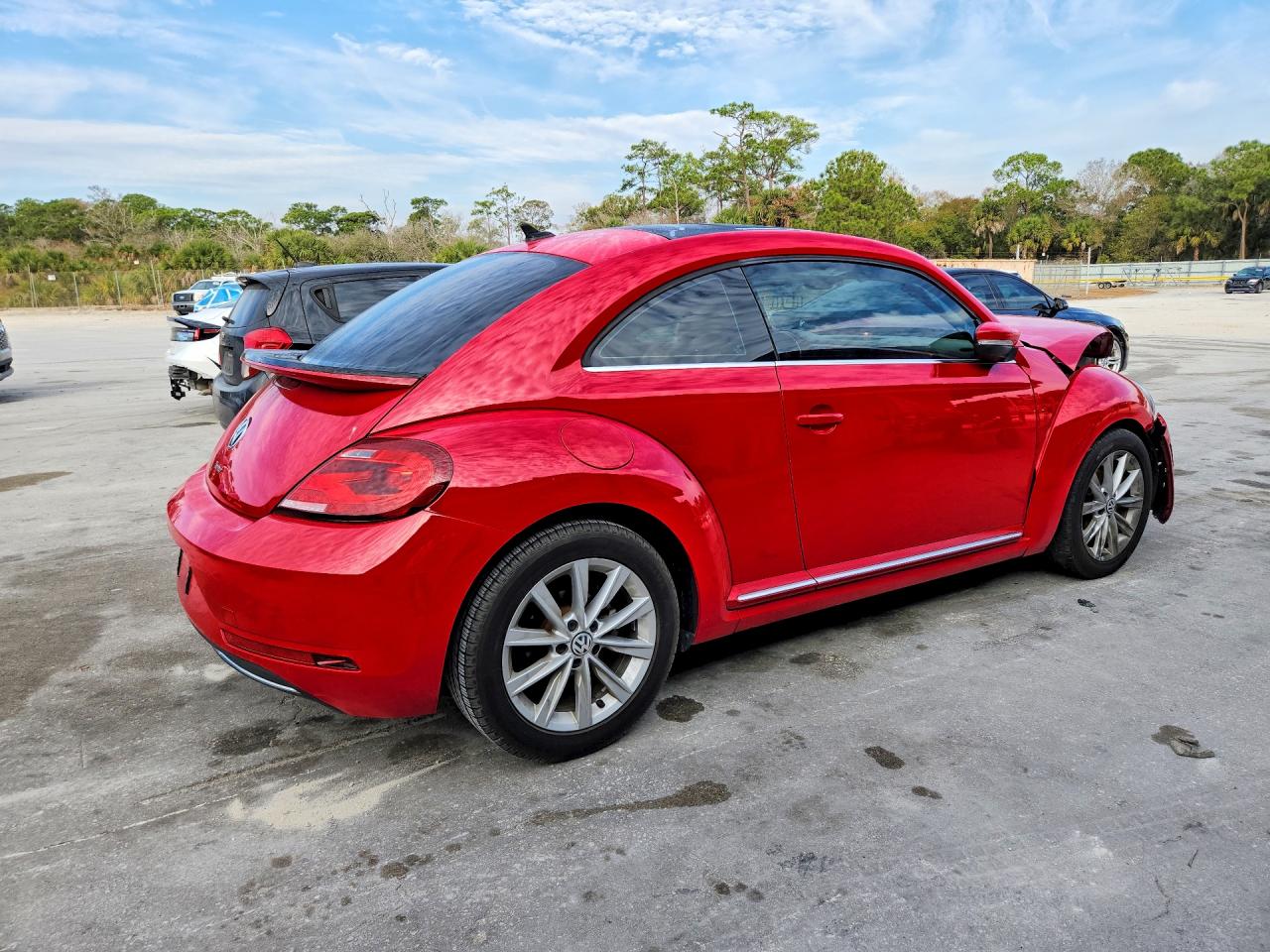 2018 VOLKSWAGEN BEETLE SE photo 5