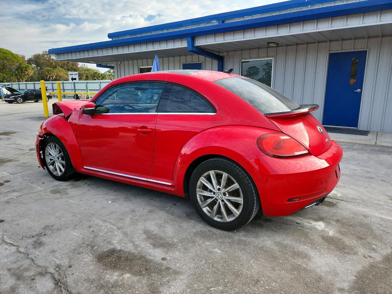 2018 VOLKSWAGEN BEETLE SE photo 3