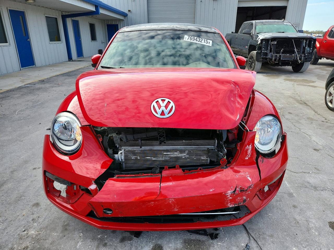 2018 VOLKSWAGEN BEETLE SE photo 9