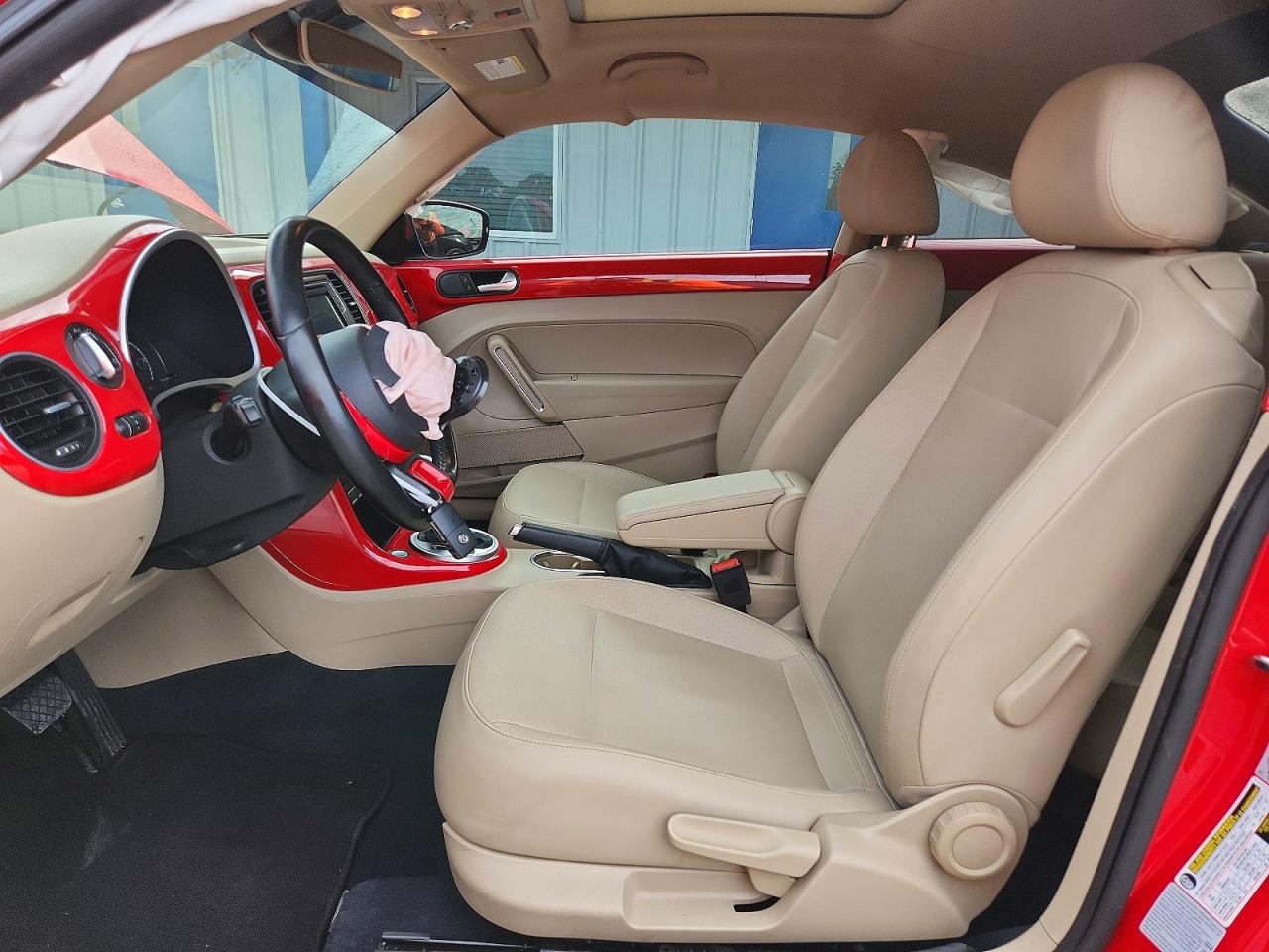 2018 VOLKSWAGEN BEETLE SE photo 13