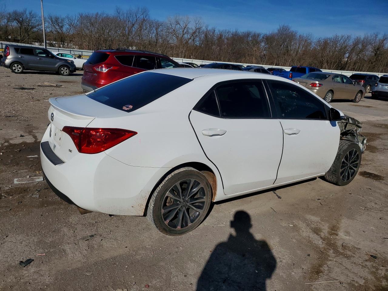 2017 TOYOTA COROLLA SE photo 3